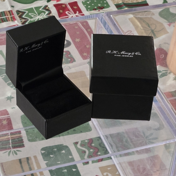 R. H. Macy & Co. JEWELRY Gift Box Set • 2 Pieces ( Used ) - Picture 2 of 8